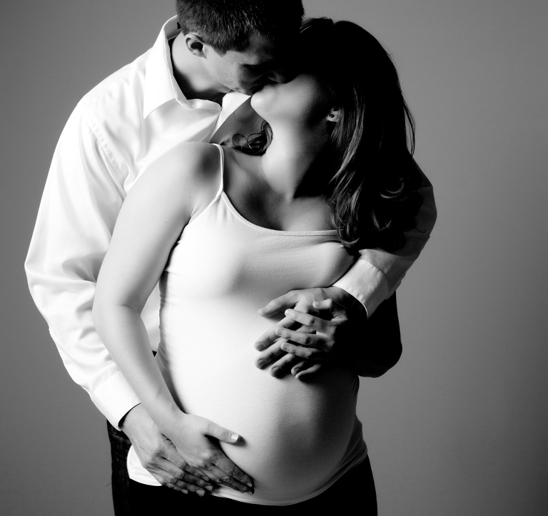 maternity picture couple