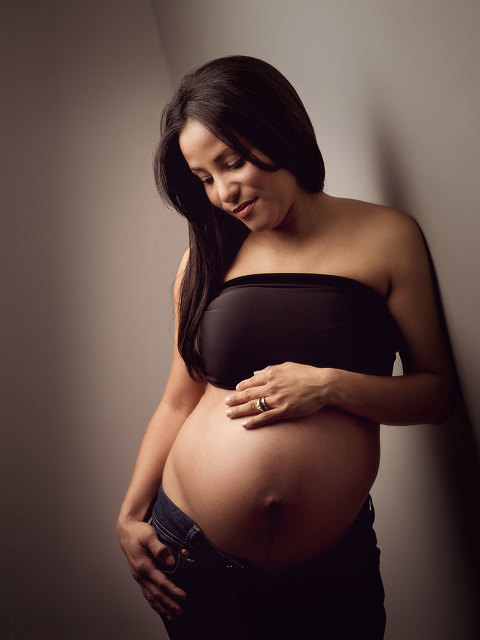 pregnancy picture from Lexington's newborn photographer